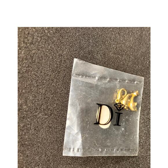 DIAMONDS INTERNATIONAL "Di" GOLD TONE LINK CHARM BRACELET AND Dolphin CHARM - Picture 7 of 8